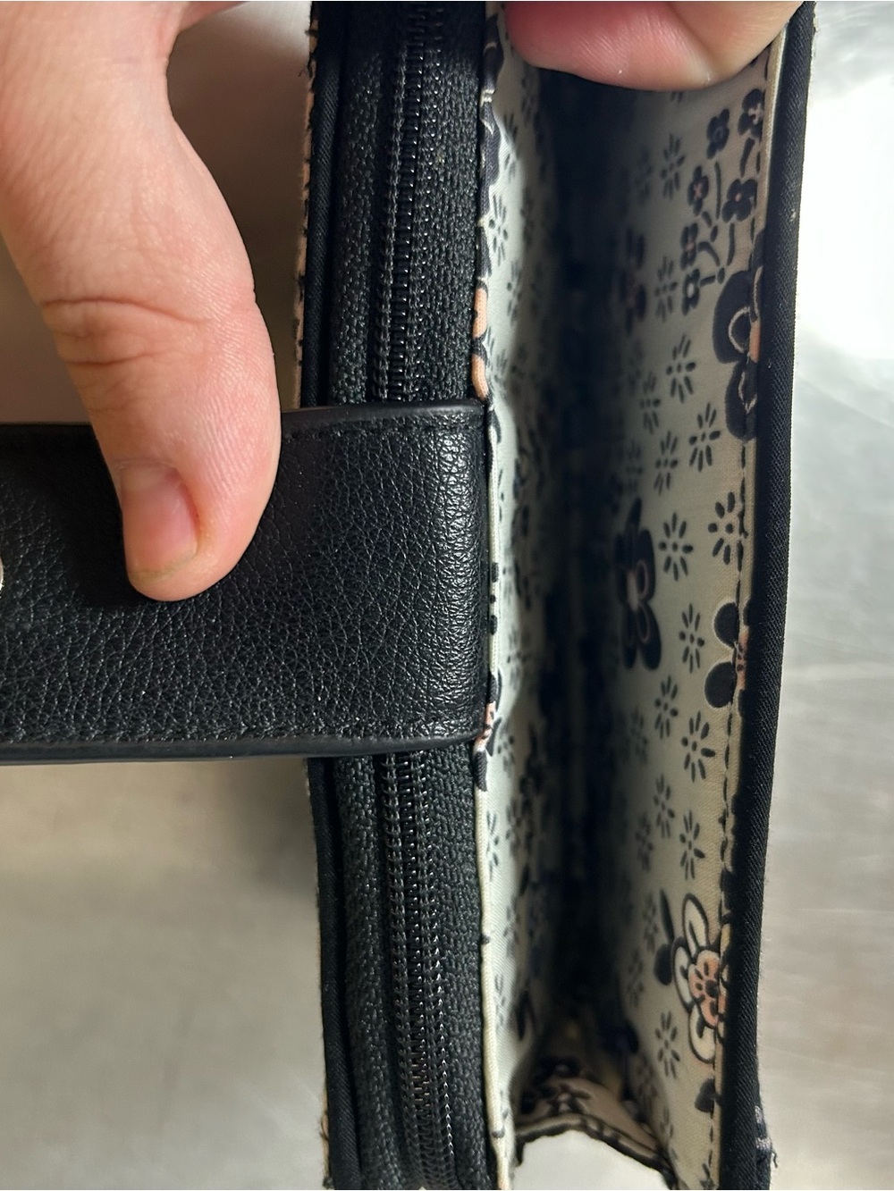 Vera Bradley Quilted Wallet Black & White Floral Pattern ID Window - Picture 3 of 5